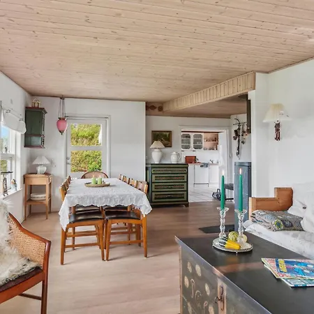 2 Bedroom Awesome In Prázdninový dům
