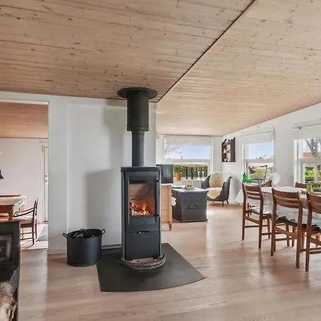 Hébergement de vacances 2 Bedroom Awesome In