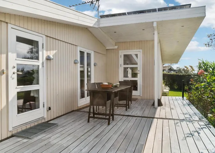 2 Bedroom Awesome In Ferienhaus *