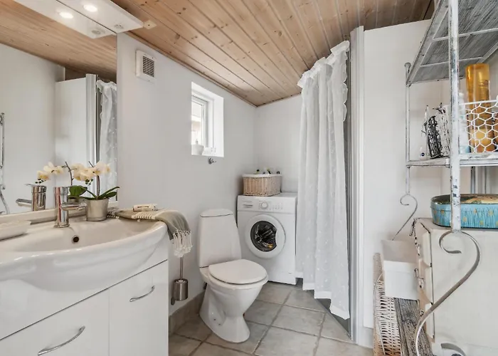 2 Bedroom Awesome In Ferienhaus Kalundborg