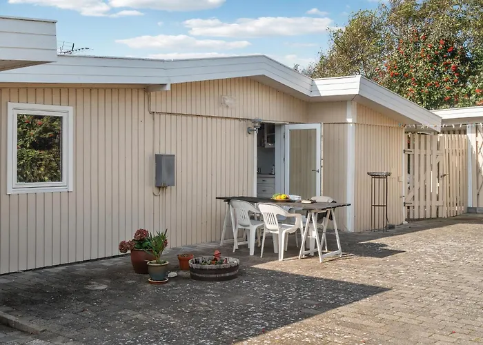 2 Bedroom Awesome In Ferienhaus