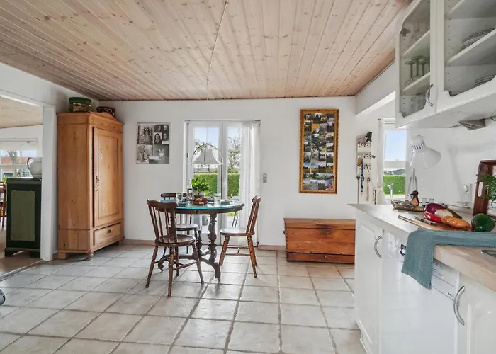 2 Bedroom Awesome In Ferienhaus